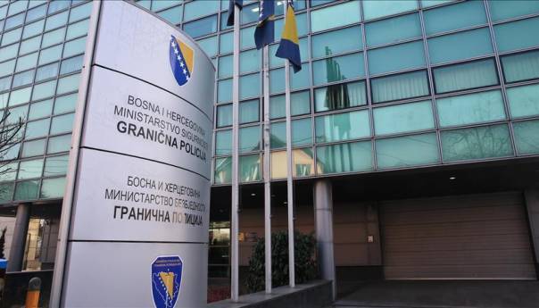 Troje državljana BiH uhapšeno zbog krijumčarenja 15 osoba afroazijskog porijekla