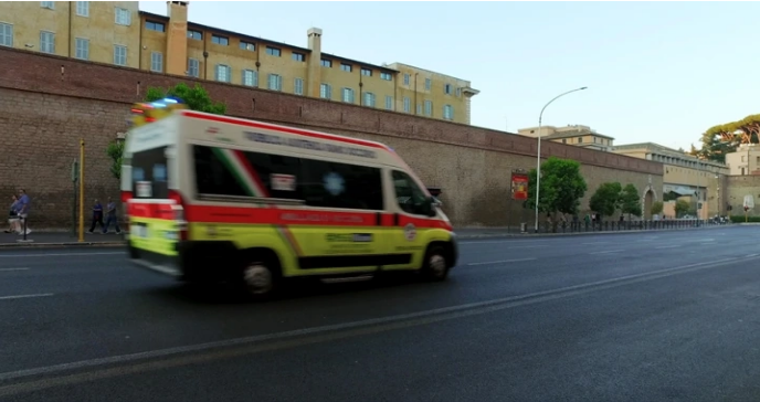 Troje ozlijeđenih u padu školskog autobusa u provaliju duboku preko 100 metara