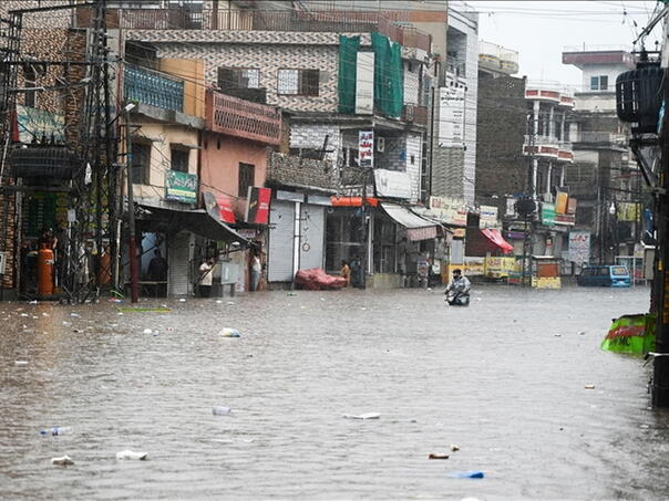 Troje poginulih pod klizištem izazvanim monsunskim kišama u Pakistanu