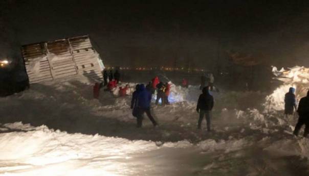 Troje poginulih pod lavinom u skijalištu u Rusiji