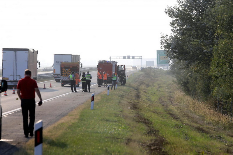 Troje poginulih u slijetanju autobusa kod Slavonskog broda
