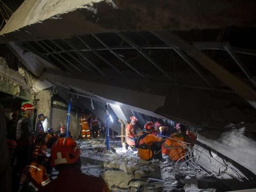 Troje poginulih u urušavanju škole u Indoneziji, više od 80 povrijeđenih