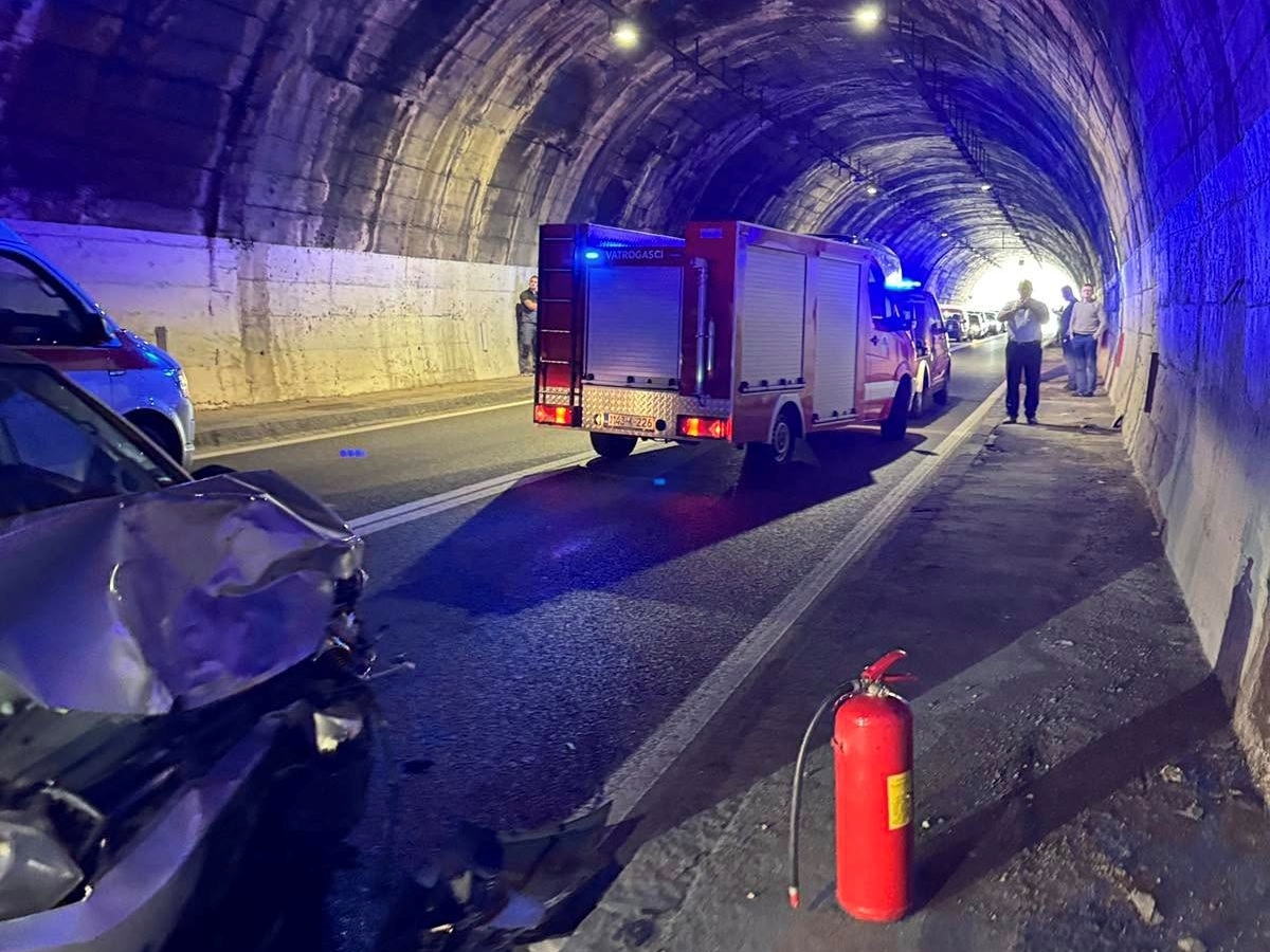 Troje povrijeđeno u nesreći u tunelu Salakovac, saobraćaj normalizovan