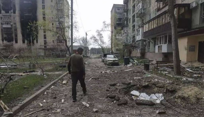 Troje ubijenih u ruskom napadu na stambeni kvart u istočnom ukrajinskom gradu