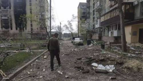 Troje ubijenih u ruskom napadu na stambeni kvart u istočnom ukrajinskom gradu