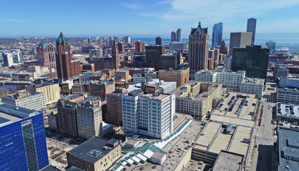 Trojica radnika na pripremi demokratske konvencije testirani pozitivno na virus