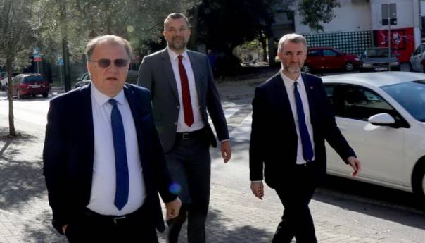 Trojka odgovorila SBiH-u i NES-u i pozvala OHR na reakciju