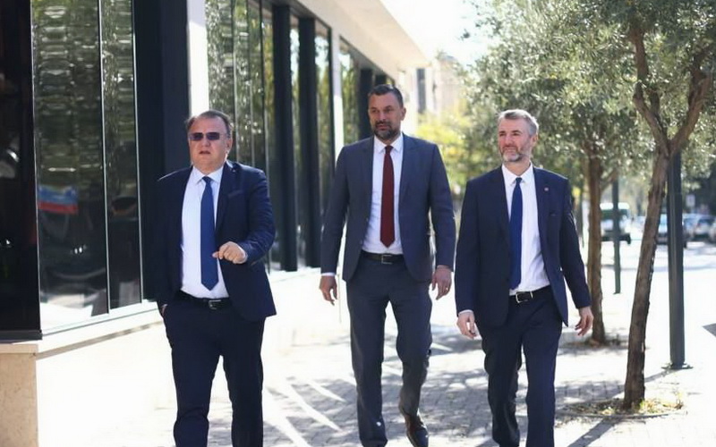 Trojka osudila Dodikovo negiranje genocida, traže reakciju