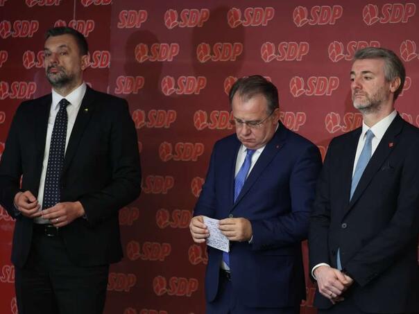 Trojka: Raskidamo koaliciju sa SNSD-om!