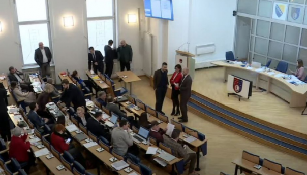 Trojka sakupila 18 ruku: Forto razriješen dužnosti