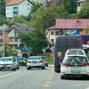 Kontaktna trolejbuska mreža pala na automobil