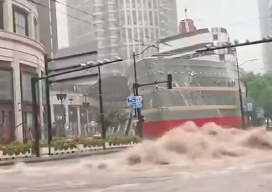 Tropska oluja opustošila Šangaj: Obustavljeno stotine letova, upozorenja i za tsunami
