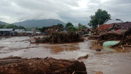 Tropski ciklon u Indoneziji izazvao poplave i klizišta, 128 poginulih