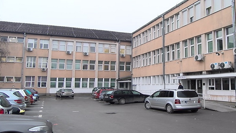 Trudnicu u devetom mjesecu izujedao čopor pasa ispred bolnice