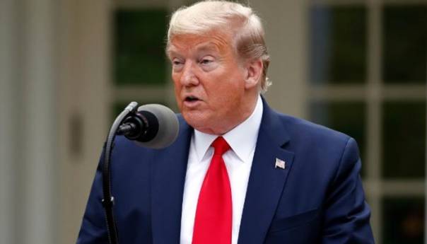 Trump: Ako demonstranti pređu ogradu susrest će se s psima i oružjem