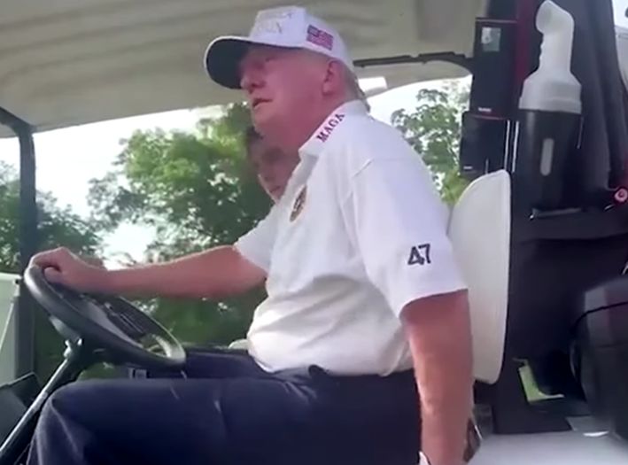 Trump brutalno izvrijeđao Bidena: 'On je hrpa sr**a'