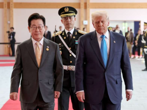 Trump dobio najviše južnokorejsko priznanje i repliku drevne zlatne krune