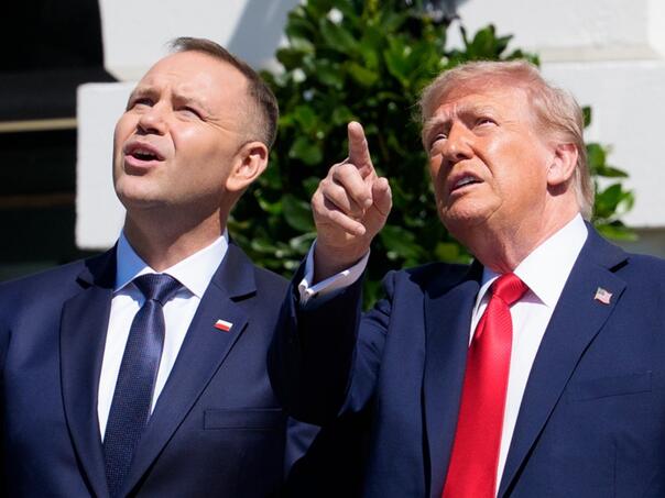 Trump dočekao poljskog predsjednika preletom vojnih aviona: Rasporedit ćemo ih još...