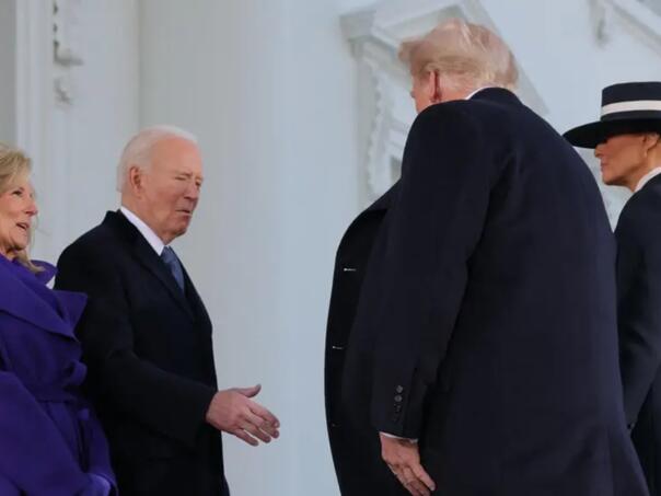 Trump i Melania stigli u Bijelu kuću, zadnji selfi Bidenovih