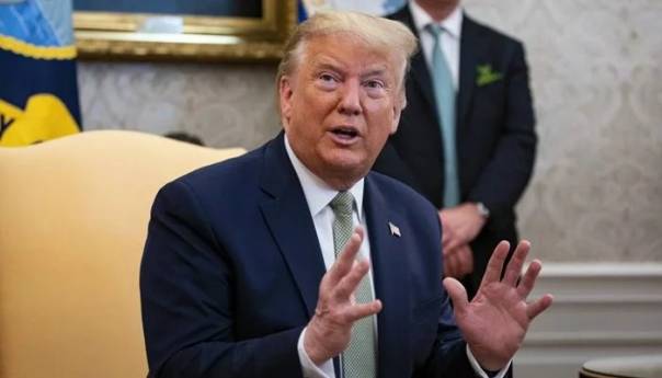 Trump kaže da bi sebi dao desetku za reakciju na pandemiju koronavirusa