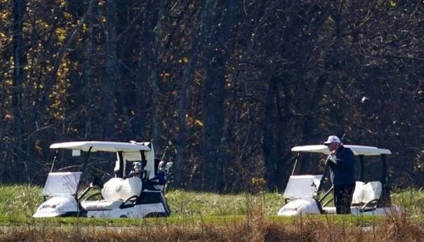 Trump na golf terenu u trenutku proglašenja Bidenove pobjede