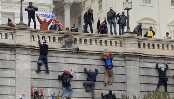 Trump na konferenciji za novinare 6. januara na godišnjicu nemira na Capitolu
