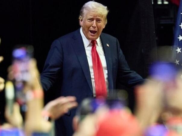 Trump na skupu u Michiganu: Primio sam metak za demokratiju