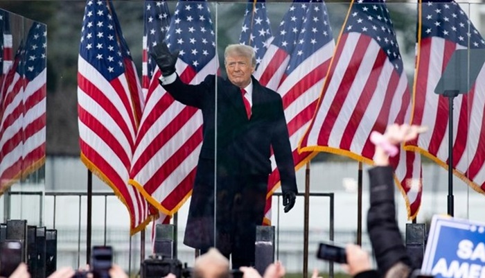 Trump nahuškao pristalice, pa ih pozvao da ostanu mirni