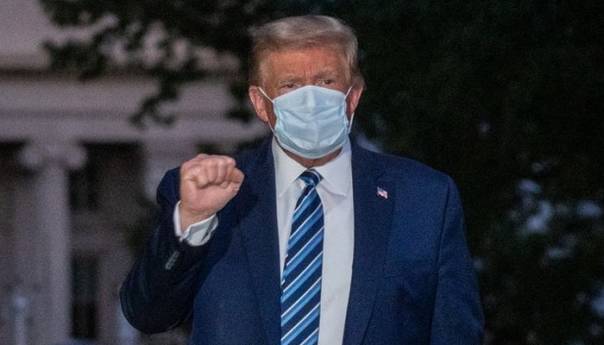 Trump nema povišenu temperaturu ni druge simptome koronavirusa