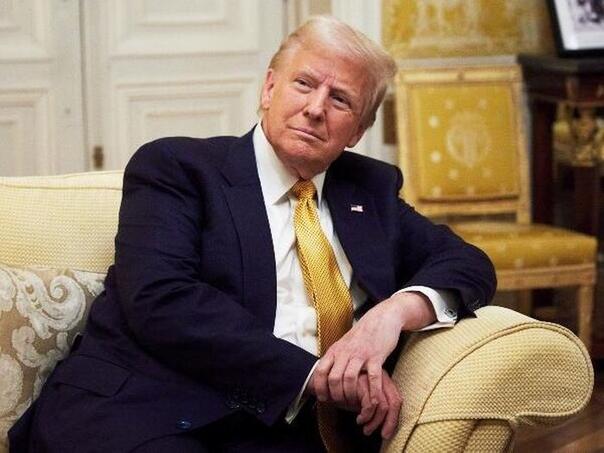 Trump: Neprijatelj je svako ko piše AI, a ne SI