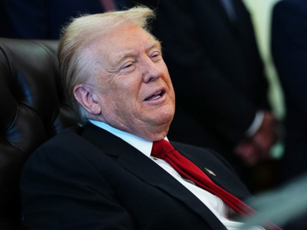 Trump: Novac od osiguravajućih kompanija treba ići građanima, a ne lihvarima