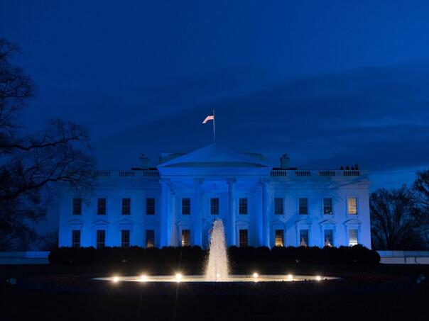 Trump obnavlja Ovalni ured u svom stilu: Dugme za colu, srebrni orlovi i plavi tepih