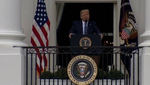 Trump održao govor s balkona Bijele kuće