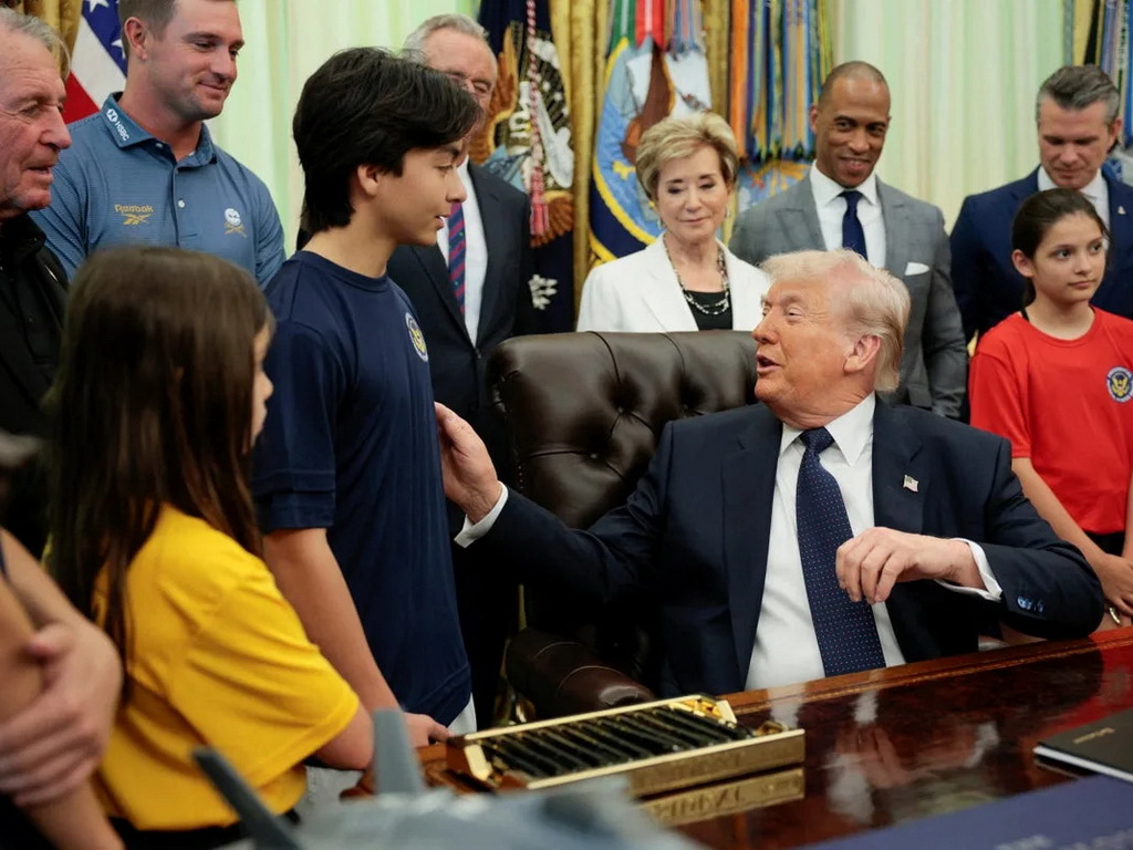 Trump okružen djecom: Luđaci u Iranu neće imati nuklearno oružje
