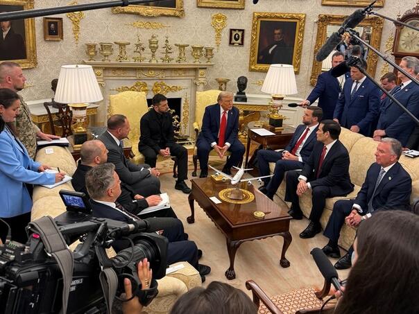 Trump pohvalio crno odijelo Zelenskog, nakon prethodne svađe oko njegove odjeće