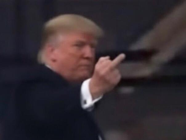 Trump pokazao "srednji prst" radniku fabrike u Detroitu