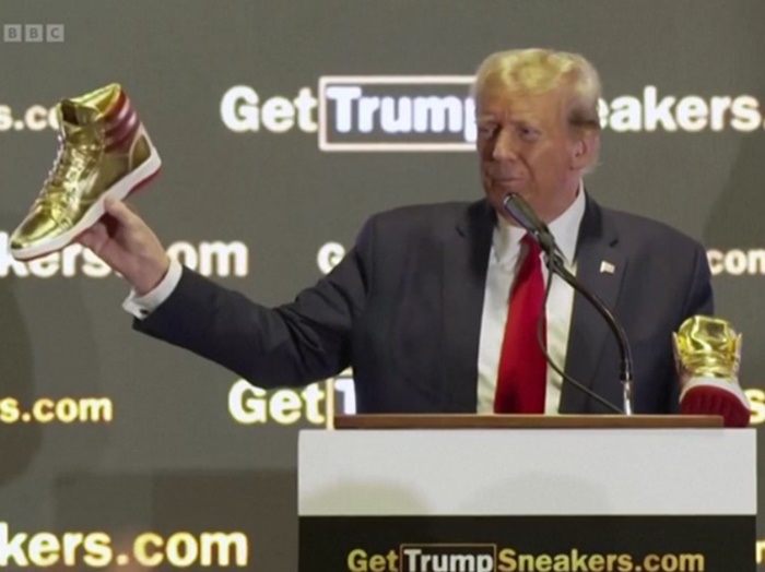 Trump pokrenuo vlastitu liniju tenisica, prodaje ih za 399 dolara