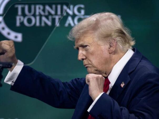 Trump poništava sigurnosnu dozvolu za Harris, Clinton i druge