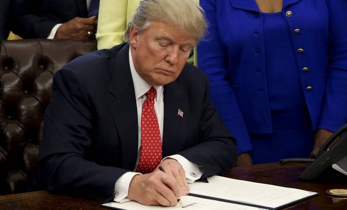 Trump potpisao zakon i dekret kojima SAD kažnjava Kinu