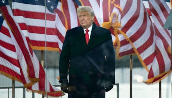 Trump: Pozivam sve Amerikance da smanje tenzije i da se smire