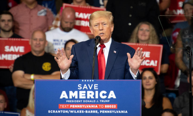 Trump pred svojim pristalicama Bidena nazvao državnim neprijateljem