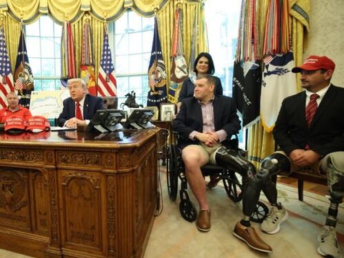 Trump sa ranjenim vojnicima: 'Pogodili su vas? Wow, sjajno'