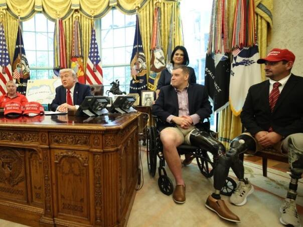 Trump sa ranjenim vojnicima: 'Pogodili su vas? Wow, sjajno'