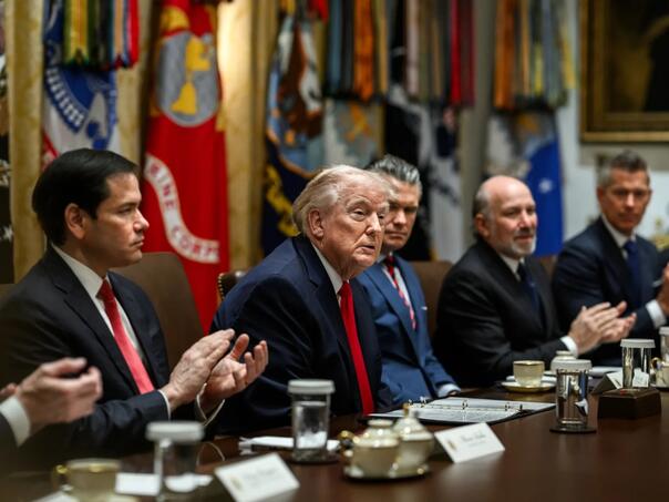 Trump saziva rijetku sjednicu kabineta u Camp Davidu zbog Irana