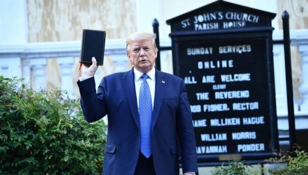 Trump se obratio naciji i zaprijetio slanjem vojske