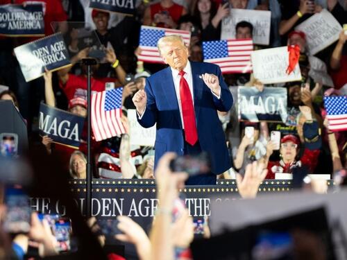 Trump slavi 100 dana mandata: Uklanjam uljeze, spašavam Ameriku!