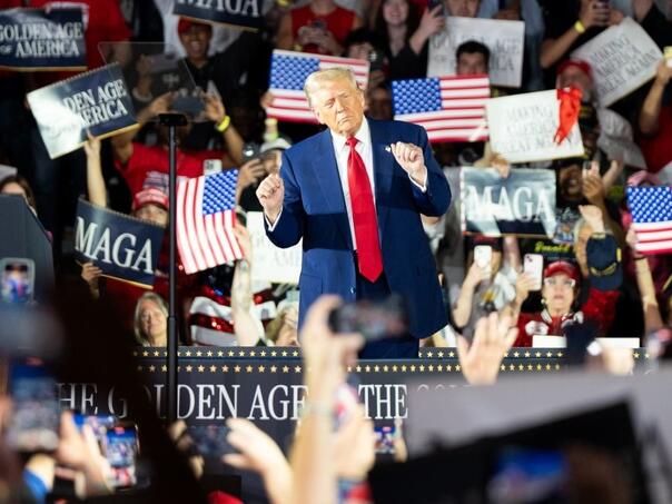 Trump slavi 100 dana mandata: Uklanjam uljeze, spašavam Ameriku!