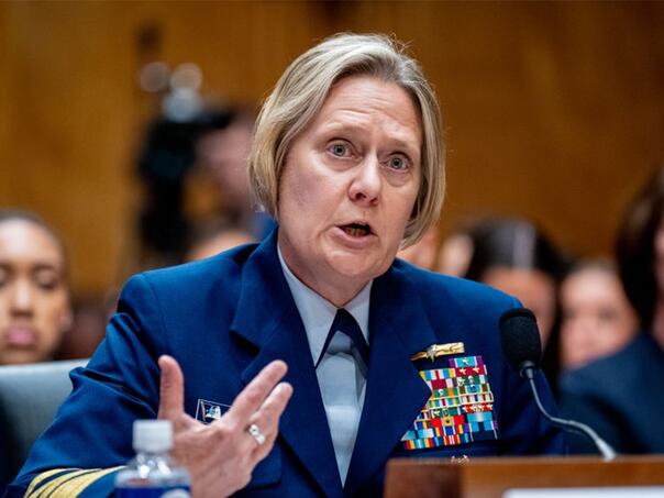 Trump smijenio prvu ženu na čelu Američke obalne straže