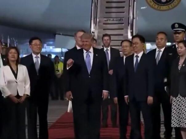 Trump stigao u Peking: Spektakularno je dočekan