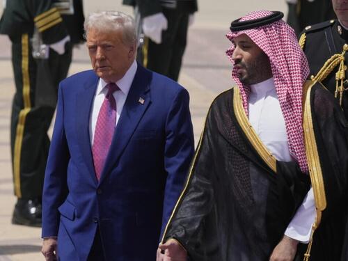 Trump stigao u Saudijsku Arabiju: Sastaje sa sa Salmanom